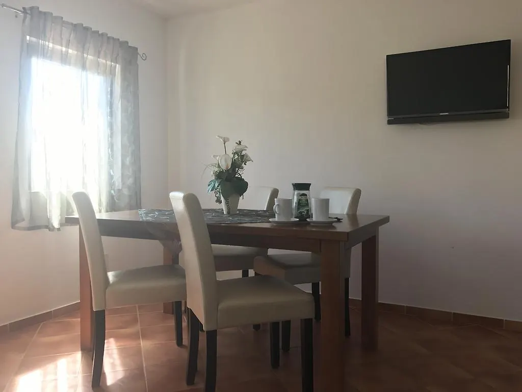 Apartments Miljak فاجانا